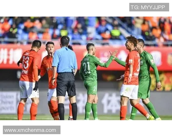 VAR赛场爆发小插曲,裁判如何处理?